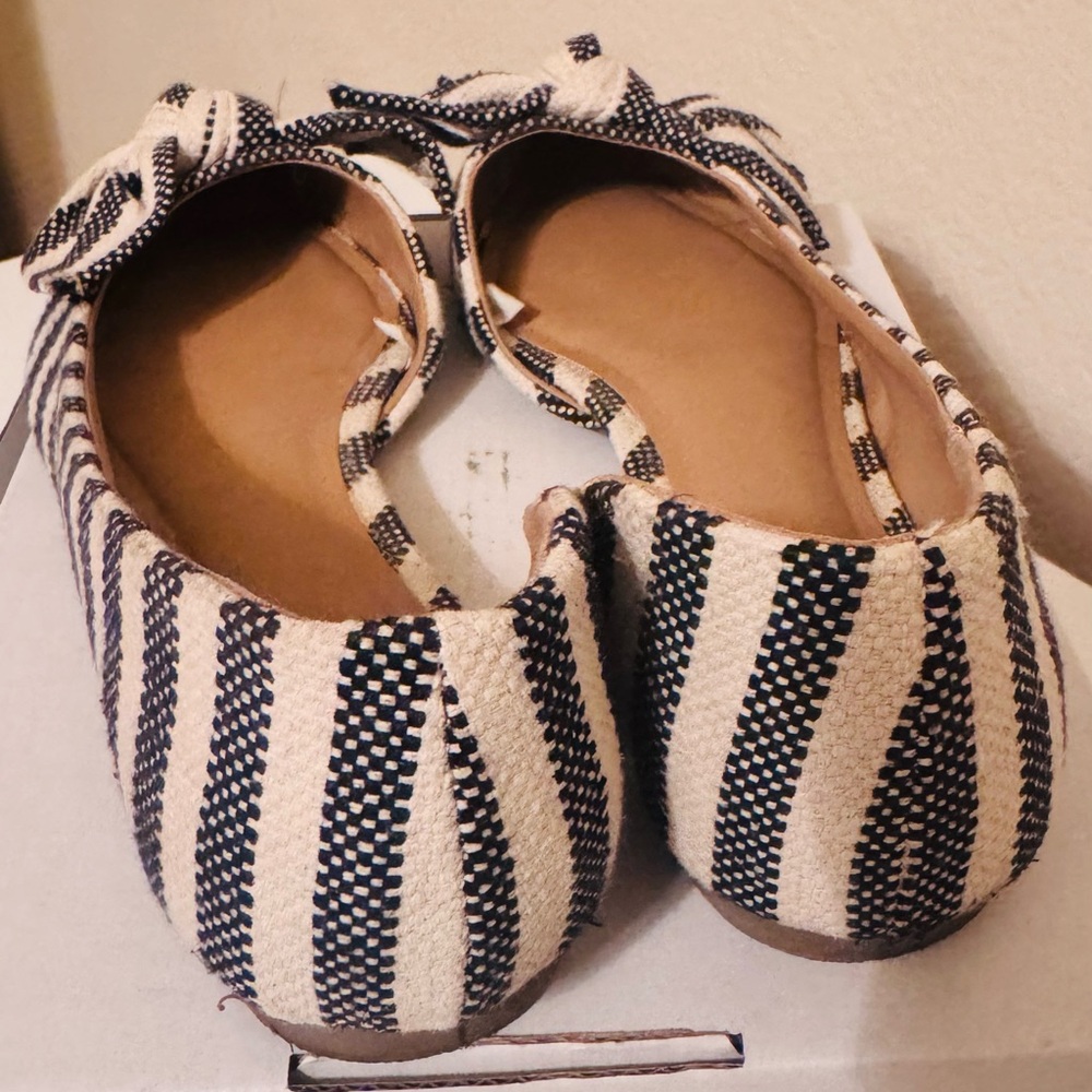 A New Day Dark Gray and Cream Striped Bow Flats, Size 8 - Picture 5 of 7